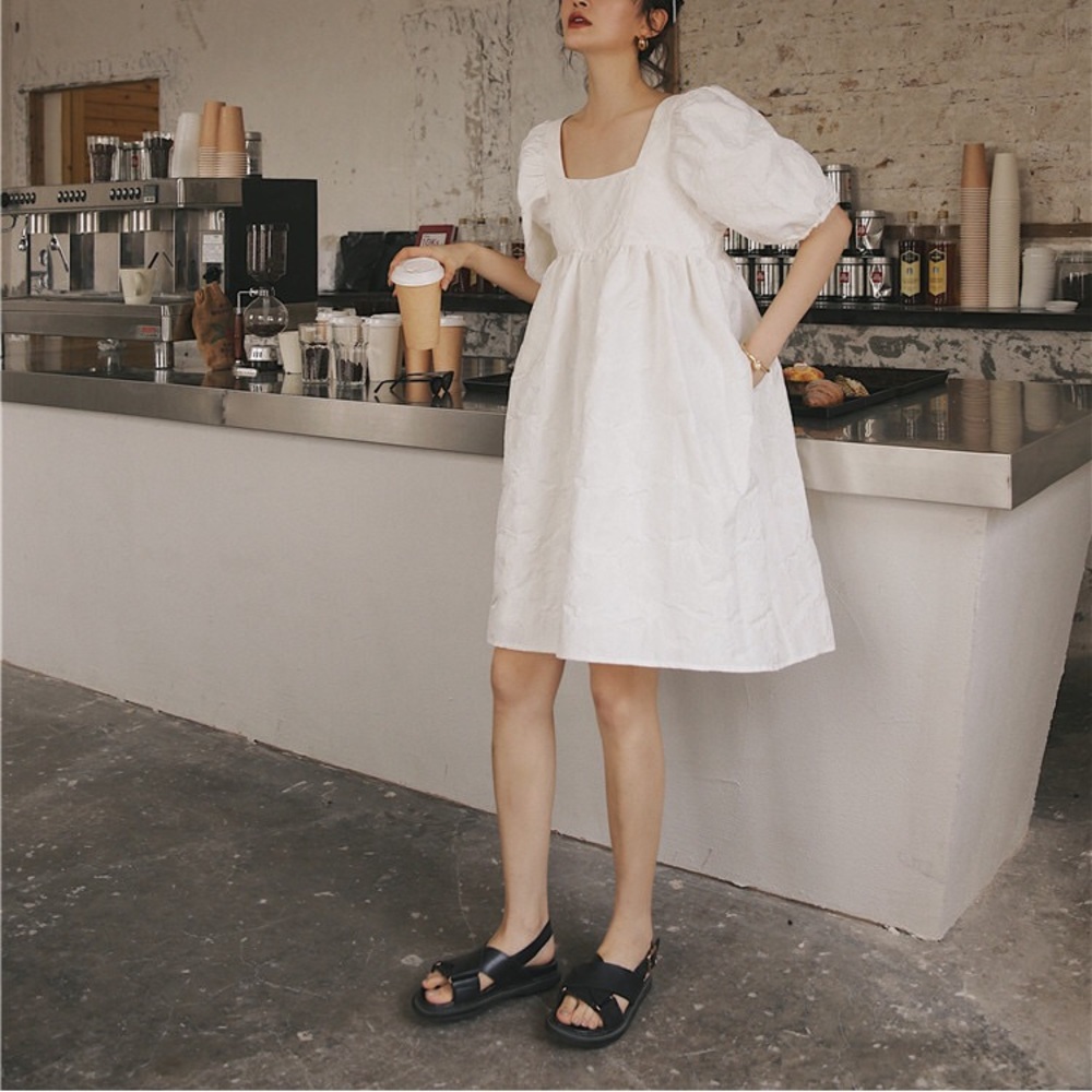 Voluminous Sleeves Squareneck Dress - Picture 3 of 12